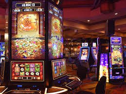 Perbandingan pengalaman bermain slot versus sportsbook di haha303